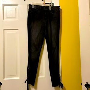 Super cute black jeans with velvet ribbon along the side right above the ankle.
